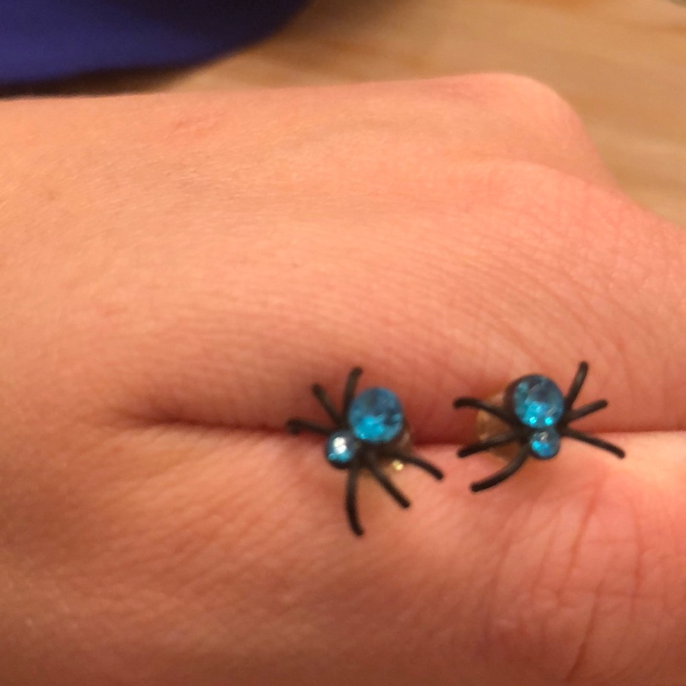 Spider earrings with blue jewel